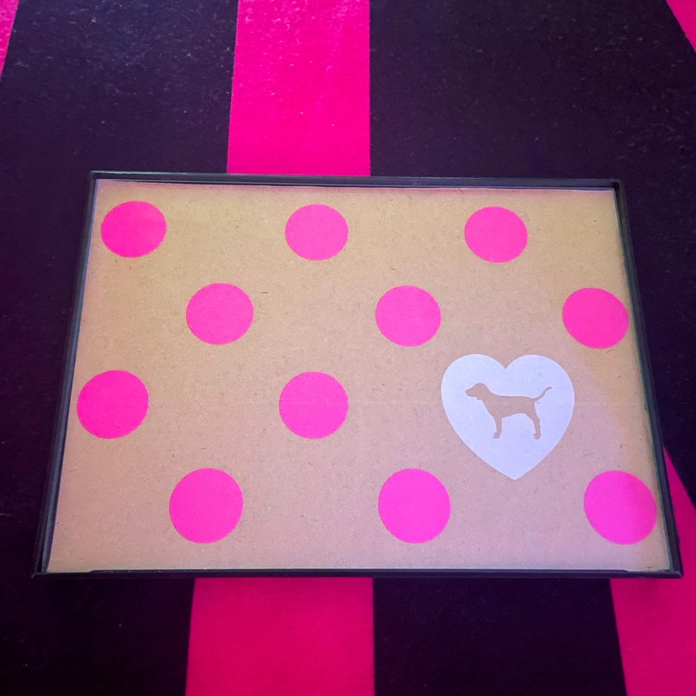 💗🤍 VS PINK Display Prop 🤍💗